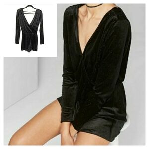 WILD FABLE Black Textured Ribbed Long Sleeve Deep V-Neck Romper Shorts XS NWT